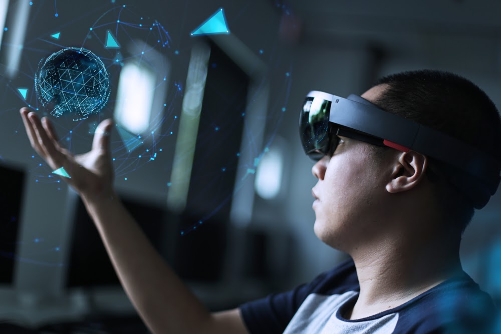 Virtual and Augmented Reality: The Most Disruptive Technology of the Next Decade